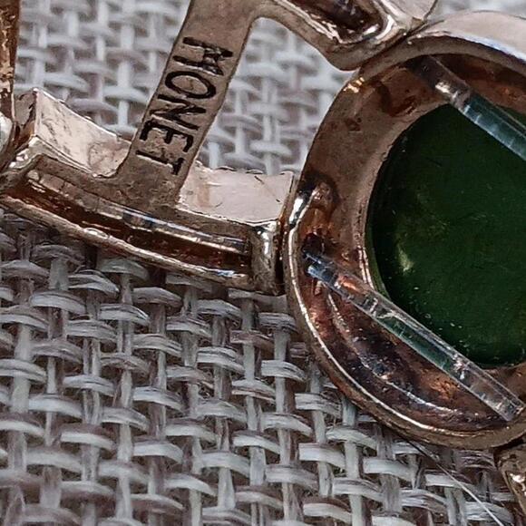 Monet Green Cabochon W/ Clear Rhinestones Signed Stretch Bracelet - Picture 7 of 7